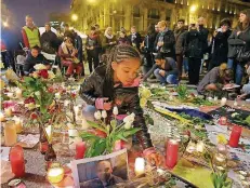  ?? FOTO: WARNAND/DPA ?? Trauer, Wut, Schock: In den Tagen nach dem Anschlag gedachten in Brüssel Tausende der Opfer. Die Terror-Angst sitzt seither tief.