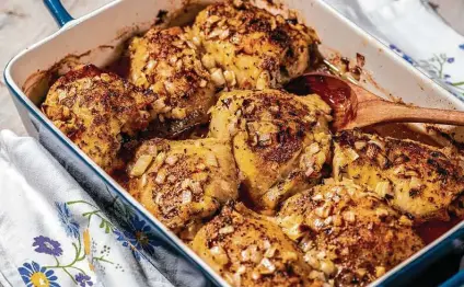  ?? Laura Chase de Formigny / For the Washington Post ?? Baked Chicken Thighs with Butter and Onions can be seasoned and refrigerat­ed up to a day in advance.