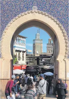  ?? FOTO: SIM ?? Durch ein prachtvoll­es Tor geht es in die Medina von Fes.
