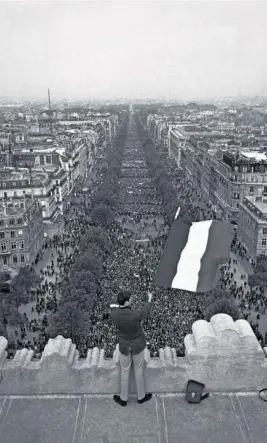  ?? ROGER VIOLLET (GETTY) ?? Manifestac­ión gaulista en París el 30 de mayo de 1968.