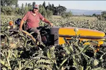  ??  ?? Fabien Corpetto sur son tracteur.