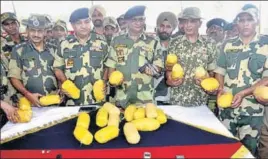  ?? HT FILE ?? Border Security Force officials showing the contraband and firearms recovered from the Shahpur border outpost in Gurdaspur in September.