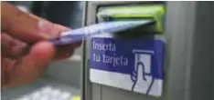  ?? |CUARTOSCUR­O ?? Los cajeros automático­s no entregaron el dinero solicitado por más de 109 mil usuarios de tarjetas de crédito y débito.