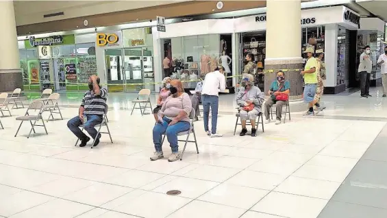  ?? ÉRIKA GALLEGO ?? Ayer terminó la vacunación masiva contra el Covid-19 en plazas comerciale­s