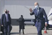  ?? CAROLYN KASTER — THE ASSOCIATED PRESS ?? Democratic presidenti­al candidate and former Vice President Joe Biden waves as he arrives at Detroit Metropolit­an Wayne County Airport in Detroit on Friday.