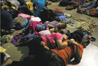  ?? Moises Castillo / Associated Press ?? Honduran migrants sleep at an improvised shelter in Esquipulas, Guatemala. The group’s numbers have snowballed from 160 to some 2,000 after departing Friday from San Pedro Sula.