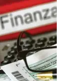  ?? Foto: dpa ?? Auch Azubis können sich Geld vom Finanzamt zurückhole­n.