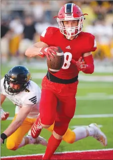  ?? ANDY SHUPE NWA DEMOCRAT-GAZETTE ?? Farmington receiver Drew Sturgeon catches a pass in the end zone Friday ahead of Prairie Grove safety Caden Redfern during the first half of play at Cardinal Stadium in Farmington. Visit nwadg.com/photos to see more photograph­s from the game.