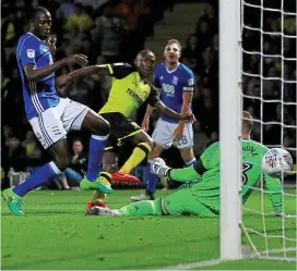  ?? ACTION IMAGES ?? Remember me? Dyer slots the winner past Stockdale