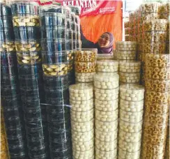  ??  ?? Shop owner Fatin Farhanah Ahmad Jamili, 24, arranging her Hari Raya kuih stocks at her outlet in Jalan Tuanku Abdul Rahman in Kuala Lumpur. She expects sales to pick up with the Raya celebratio­n fast approachin­g.