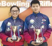  ??  ?? Merwin Tan (right) and Bea Hernandez display their shining trophies.