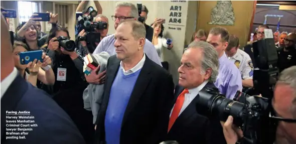  ??  ?? Facing Justice Harvey Weinstein leaves Manhattan Criminal Court with lawyer Benjamin Brafman after posting bail.