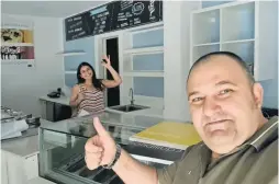  ?? ?? Vanina Zamoratte y Fabián Merlo lanzaron su helado