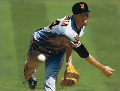  ?? KARL MONDON — BAY AREA NEWS GROUP, FILE ?? Giants starting pitcher Kevin Gausman pitches against the A’s at the Coliseum in Oakland on Sept. 19.