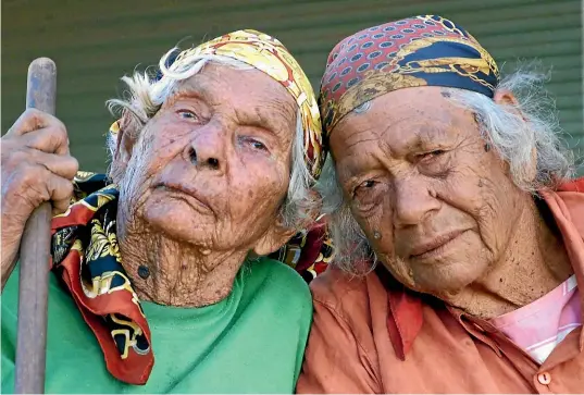  ?? FAIRFAX ?? Daisy Kadibil, right, with her half-sister Molly Kelly. Their 2000km trek home in 1931 inspired the film Rabbit-Proof Fence.