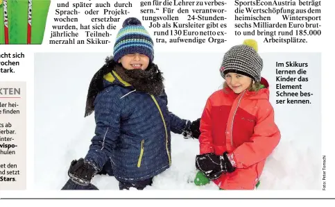  ??  ?? Im Skikurs lernen die Kinder das Element Schnee besser kennen.