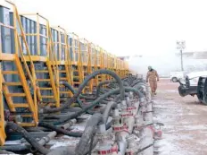  ?? — AFP ?? A worker monitors water tanks at a Hess fracking site Williston, N Dakota.