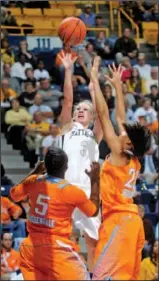  ?? Staff Photo by Angela Lewis ?? Kayla Christophe­r (3) and her UTC teammates rose to the challenge against UT’s Lady Vols.