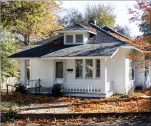  ?? JENNIFER ELLIS/Arkansas Democrat-Gazette ?? This one-level bungalow has two bedrooms, two baths, a sunroom and more.