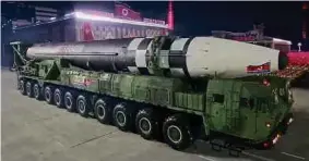  ?? (Foto AFP) ?? peluru berpandu ICBM baharu pada perarakan sempena ulang tahun penubuhan Parti Pekerja ke-75, di Pyongyang, kelmarin.