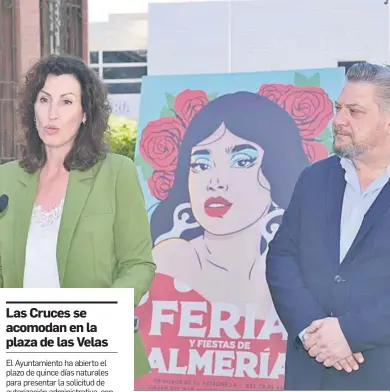  ?? ?? La alcaldesa y el concejal de Cultura, junto al cartel ganador en 2023.