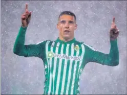  ??  ?? Cristian Tello celebra un gol marcado con el Betis.