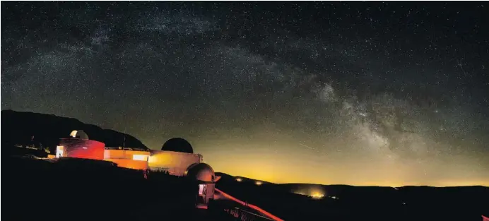  ?? FOTO: XAVIER MOLINS ?? A dalt, el Parc Astronòmic del Montsec ofereix visites especials, a la tardor.