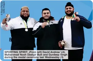  ?? ?? SPORTING SPIRIT: (From left) David Andrew Liti, Muhammad Nooh Dastgir Butt and Gurdeep Singh during the medal ceremony last Wednesday (3)