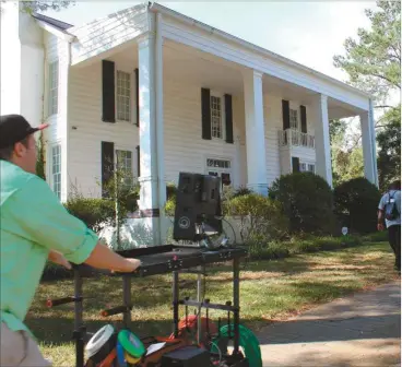  ?? Kevin Myrick/SJ ?? Crews wheel in equipment to City commission chair Dale Tuck’s house during a recent shoot for a short film the producers hope to use to find financing for a full feature.