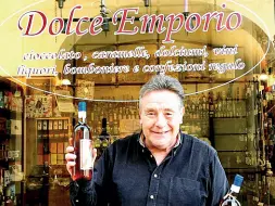  ??  ?? Alfredo Cozzi, lo storico ex proprietar­io del Dolce Emporio in Borgo San Frediano