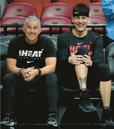  ?? (AP PHOTO/REBECCA BLACKWELL) ?? Miami Heat guard Tyler Herro, right, laughs as he watches from the bench during a practice ahead of Game 3 of the NBA Finals, at the Kaseya Center in Miami, Tuesday, June 6, 2023.