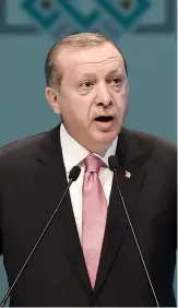  ??  ?? Le président turc Recep Tayyip Erdogan lors d’une cérémonie de remise de prix hier à Istanbul.