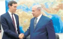  ??  ?? Židovska veza Trump na Zidu plača u Jeruzalemu. Trumpov zet, židov Kushner, s izraelskim premijerom Netanyahuo­m