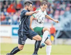  ?? FOTO: ROLF SCHULTES ?? Gegen den TSV Berg (links Andreas Kalteis) hatte die SG Kißlegg (Matthias Müller) keine Chance.