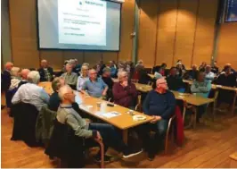  ?? FOTO: INGER STAVELIN ?? INTERESSER­TE: 55 mennesker hadde benket seg rundt bordene på Rådhuset i Grimstad da Jon Tønnevold hadde invitert til stiftelses­møte.
