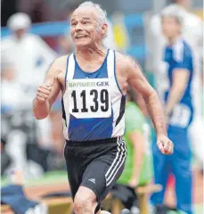  ?? FOTO: RALF GÖRLITZ ?? Fritz Reichle kehrte als Senioren-Landesmeis­ter über 200 Meter aus Stuttgart zurück. Über 100 Meter belegte der Nendinger den zweiten Platz.