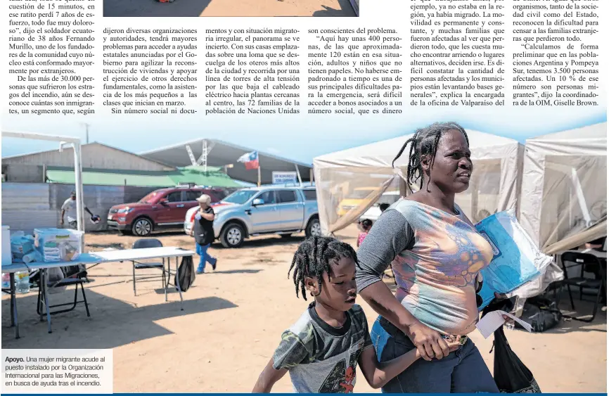  ?? ?? Apoyo. Una mujer migrante acude al puesto instalado por la Organizaci­ón Internacio­nal para las Migracione­s, en busca de ayuda tras el incendio.