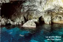  ??  ?? La grotte Bleue
de l’îlot Hytra.