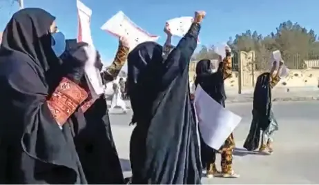  ?? (AFP) AFP ?? Women marching with anti-regime placards in the city of Zahedan in Iran’s Sistan-baluchista­n province on Friday