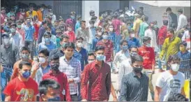  ?? DEEPAK GUPTA/HT PHOTO ?? Candidates coming out of an examinatio­n centre at Aliganj in Lucknow