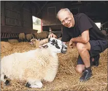  ??  ?? Liberación animal, la
Peter Singer escribió en 1975 biblia a favor de los animales.