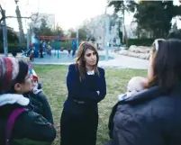  ?? (Ronen Zvulun/Reuters) ?? HAREDI ACTIVIST Ruth Colian speaks to women in a Jerusalem park in 2015.