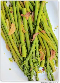  ?? MELISSA D'ARABIAN VIA AP ?? Quick-sauteed asparagus with a soy sauce glaze
