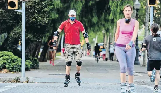  ?? ÀLEX GARCIA ?? Los episodios de contaminac­ión en grandes urbes como Barcelona limitan la práctica del deporte al aire libre