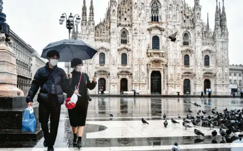  ?? Foto: Claudia Fulran, Zuma Press, dpa ?? Touristen sind auf der Piazza del Duomo vor dem Mailänder Dom derzeit die Ausnahme.