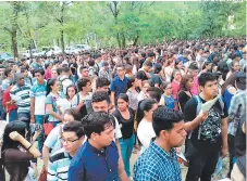  ?? FOTO: EL HERALDO ?? Los jóvenes llegaron de distintas partes del país para realizar la prueba, los datos estarán disponible­s el 27 de noviembre.