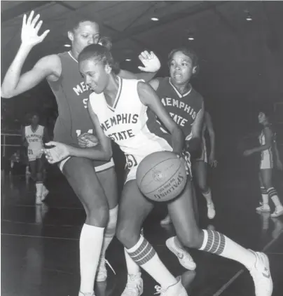  ?? THE COMMERCIAL APPEAL ?? Memphis State’s women’s basketball team was getting ready for the 1978-79 season with a scrimmage on Nov. 7, 1978. Linda Mckinnie, front, drives against Linda Street, left. Twyla Harrison is in background at right.