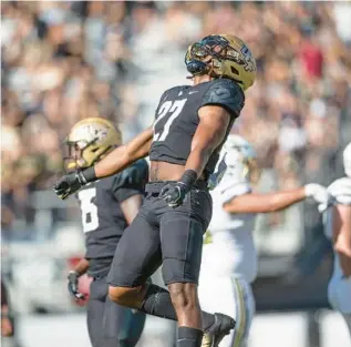  ?? WILLIE J. ALLEN JR./ ORLANDO SENTINEL ?? UCF linebacker Walter Yates III celebrates his sack against Georgia Tech last weekend as his unit has yet to give up a fourth-quarter TD this season.