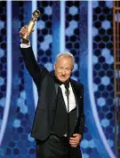  ?? Bild: Paul Drinkwater ?? Stellan Skarsgård tackar för sin Golden Globe på galan i Beverly Hills i söndags.