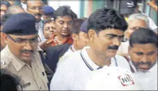  ?? PTI PHOTO ?? RJD strongman Shahabuddi­n surrenders in court after his bail was cancelled in Siwan, Bihar, on Friday.